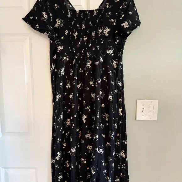 Old Navy Black Floral Fit & Flare V-Neck Midi Dress - Picture 2 of 4